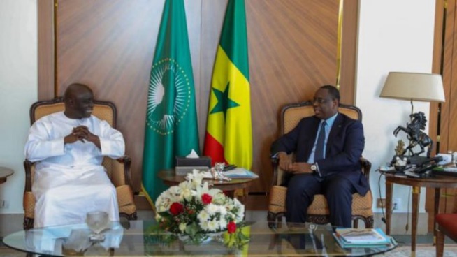 Idrissa Seck à sa sortie d’audience : « Ma présence ici montre notre totale adhésion auprès du président de la République pour combattre le coronavirus » Idrissa Seck à sa sortie d’audience : « Ma présence ici montre notre totale adhésion auprès du président de la République pour combattre le coronavirus »