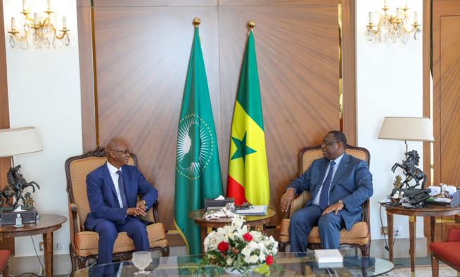 Entretien de M. Cheikh Hadjibou Soumaré avec le Président Macky Sall (images) Entretien de M. Cheikh Hadjibou Soumaré avec le Président Macky Sall (images)