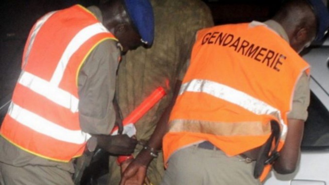 Kawtef-Confiné à la gendarmerie, il vole le sac d’une dame Kawtef-Confiné à la gendarmerie, il vole le sac d’une dame