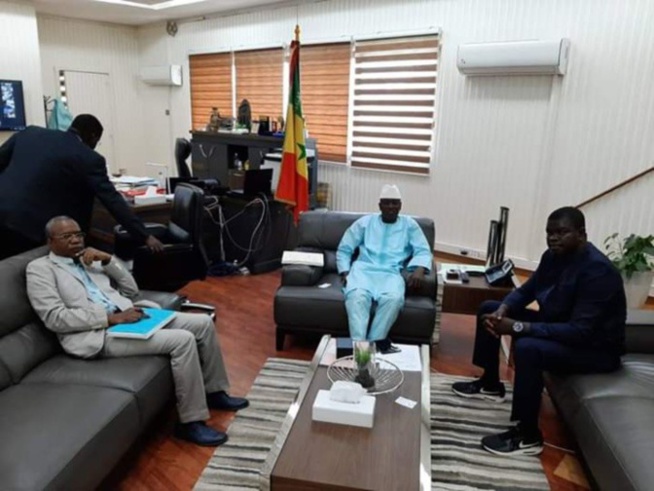 Couvre-feu : Les journalistes et techniciens détenteurs de la carte de presse, pourront circuler aux heures du couvre-feu jusqu’au dimanche prochain Couvre-feu : Les journalistes et techniciens détenteurs de la carte de presse, pourront circuler aux heures du couvre-feu jusqu’au dimanche prochain