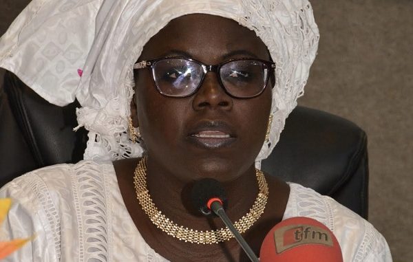 Crise sanitaire due au Covid-19 : La Ministre du Commerce rassure les ménages « Pas de pénuries en denrées alimentaires » Crise sanitaire due au Covid-19 : La Ministre du Commerce rassure les ménages « Pas de pénuries en denrées alimentaires »