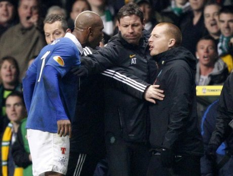 COVID-19/ TEST D'UN VACCIN SUR LES AFRICAINS : Le grosse colère d'El Hadji Diouf contre deux "vauriens" COVID-19/ TEST D'UN VACCIN SUR LES AFRICAINS : Le grosse colère d'El Hadji Diouf contre deux "vauriens"