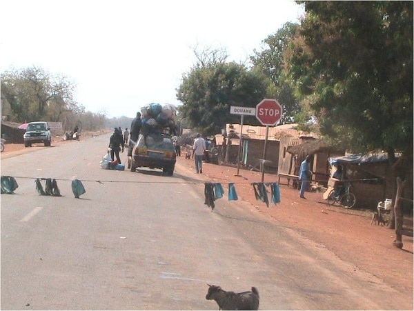 Covid-19 / Fuite de 200 personnes de nationalité étrangère mises en quarantaine: La peur s'installe à la frontière sénégalaise Covid-19 / Fuite de 200 personnes de nationalité étrangère mises en quarantaine: La peur s'installe à la frontière sénégalaise