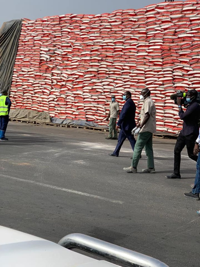 Images du Lancement des opérations de convoyage du riz pour l’aide alimentaire avec Macky Sall