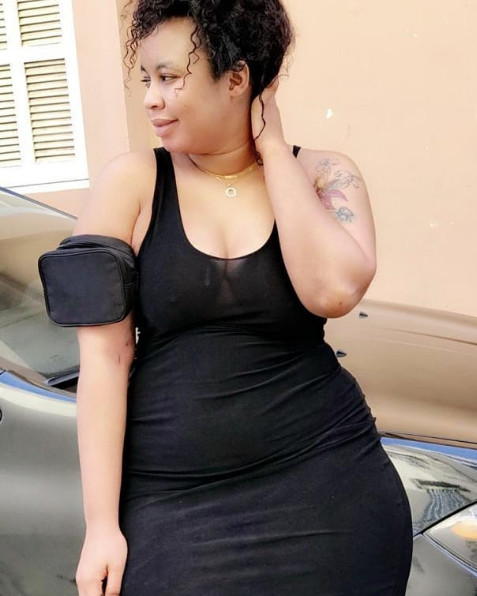 Nafi Kébé une partie de son corps d3nud3e vous montre ses tatouages, ses formes et son xessal d’enfer. Regardez Nafi Kébé une partie de son corps d3nud3e vous montre ses tatouages, ses formes et son xessal d’enfer. Regardez