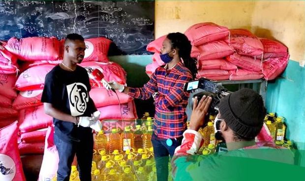 Covid-19 – Dip Doundou Guiss offre 100 sacs de riz, 100 bouteilles d’huile à 100 familles de Grand Yoff