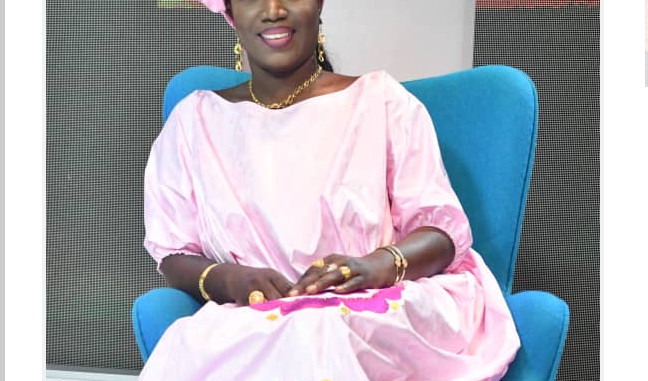 PHOTOS : MARIE LOUISE NDIAYE CISSE DE L’OBS FAIT SA PREMIERE APPARITION… Et, éblouit le plateau de « Quartier Général « !