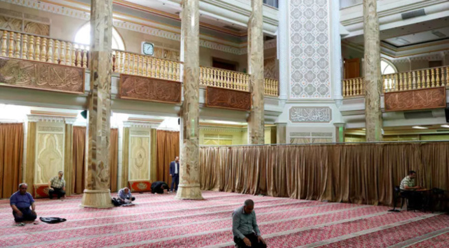 Coronavirus: net rebond du nombre des victimes en Iran qui rouvre des mosquées Coronavirus: net rebond du nombre des victimes en Iran qui rouvre des mosquées