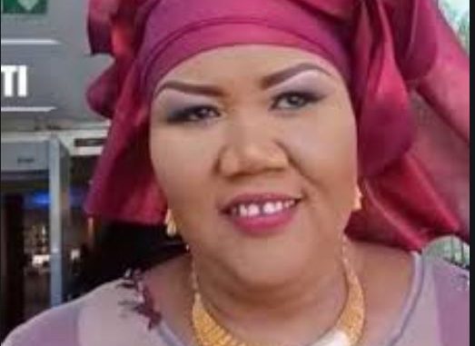 URGENT- Mariage Bara Guèye / Zeyna Diène : La chanteuse Ndèye Diouf également arrêtée par la SR URGENT- Mariage Bara Guèye / Zeyna Diène : La chanteuse Ndèye Diouf également arrêtée par la SR