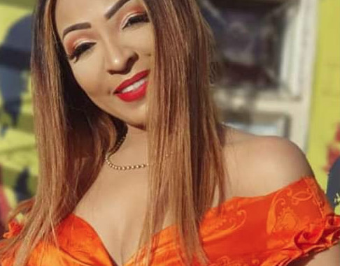 Viviane semble se bonifier avec le temps. Regardez son jolie boubou