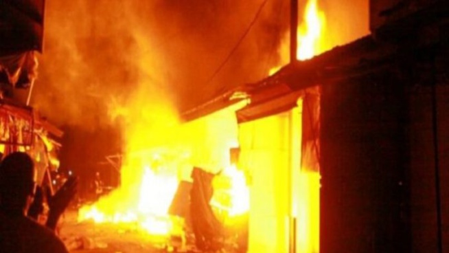 Urgent- Incendie : Le marché Petersen prend encore feu Urgent- Incendie : Le marché Petersen prend encore feu