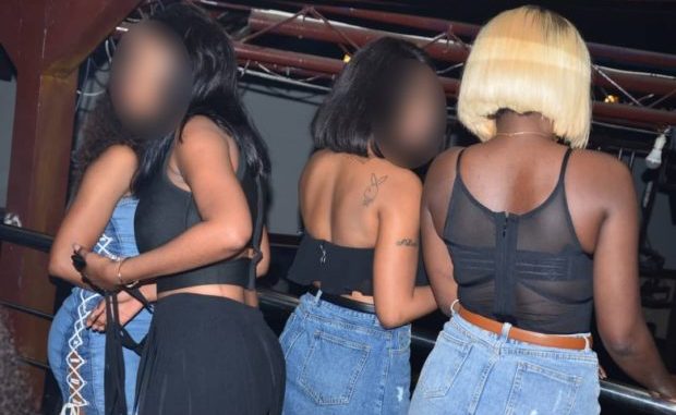 Kawtef – Une rocambolesque affaire de pr*stituées secoue le Tribunal de Dakar : Une peine de prison ferme pour … Kawtef – Une rocambolesque affaire de pr*stituées secoue le Tribunal de Dakar : Une peine de prison ferme pour …