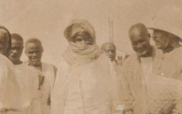 Supposées « nouvelles images » de Serigne Touba …pose de la première pierre de la mosquée de Diourbel, le 11 mars 1918, tout ce que vous devez savoir !