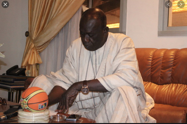 Le Pdt Baba Tandian dans son combat de soutient au force covid19 va remettre un important don à l'hôpital Idrissa Pouye ex CTO. Le Pdt Baba Tandian dans son combat de soutient au force covid19 va remettre un important don à l'hôpital Idrissa Pouye ex CTO.