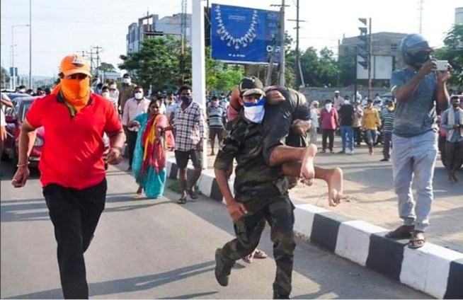 Inde: Une fuite de gaz meurtrière dans une usine envoie mille personnes à l’hôpital Inde: Une fuite de gaz meurtrière dans une usine envoie mille personnes à l’hôpital