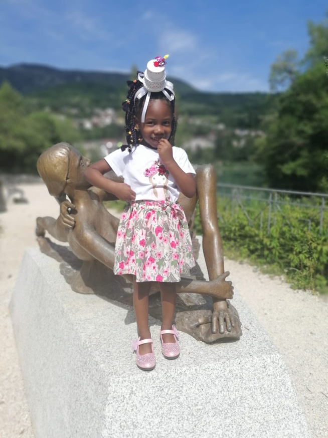 ANNIVERSAIRE: La fille de l'artiste Ameth Thiou et Mamy Sopé souffle une bougie de plus, Thione Seck lui souhaite joyeux anniversaire.