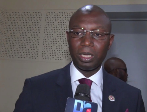 Opposé à l’utilisation de l’artémisia contre le paludisme – Il valide la plante face au covid-19 : Qu’est-ce qui fait courir le Pr Daouda Ndiaye ? Opposé à l’utilisation de l’artémisia contre le paludisme – Il valide la plante face au covid-19 : Qu’est-ce qui fait courir le Pr Daouda Ndiaye ?
