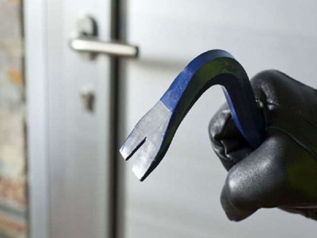 Braquage en plein couvre feu au marché Ocass de Touba : 20 millions de FCfa emportés par les malfrats Braquage en plein couvre feu au marché Ocass de Touba : 20 millions de FCfa emportés par les malfrats