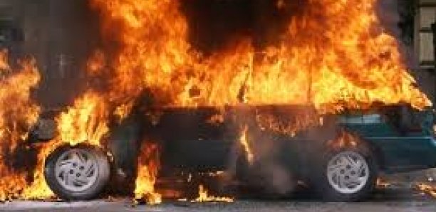 Violent incendie à Touba : Quatre voitures réduites en cendres Violent incendie à Touba : Quatre voitures réduites en cendres