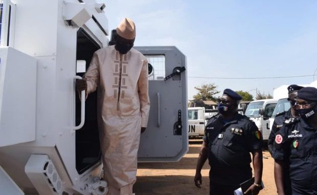 Coronavirus : Aly Ngouille Ndiaye quitte Dakar Coronavirus : Aly Ngouille Ndiaye quitte Dakar