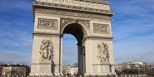 "Non, la France ne va pas s'écrouler sous la dette publique" "Non, la France ne va pas s'écrouler sous la dette publique"