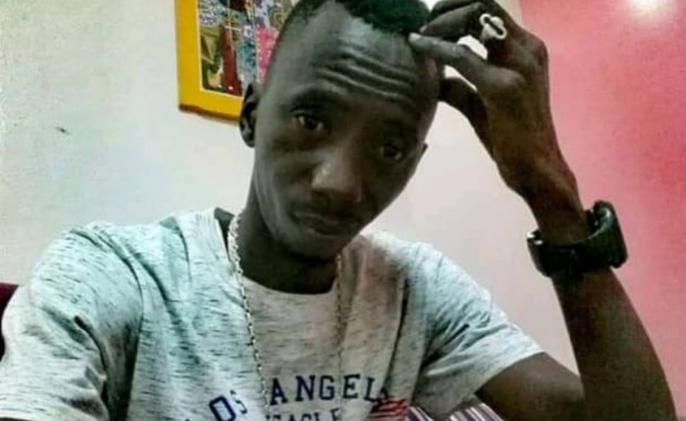 ADAMA BADJI POIGNARDÉ À MORT PAR SON JEUNE COUSIN ADAMA BADJI POIGNARDÉ À MORT PAR SON JEUNE COUSIN