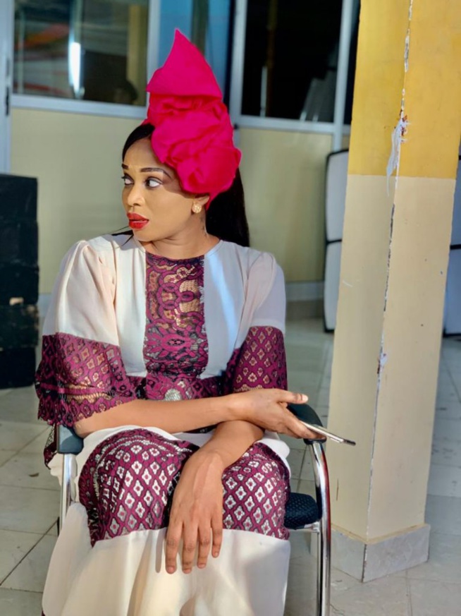 La pertinente journaliste Nafy Dieye de la Sentv a connu une métamorphosée avec une prise de poids incroyable La pertinente journaliste Nafy Dieye de la Sentv a connu une métamorphosée avec une prise de poids incroyable