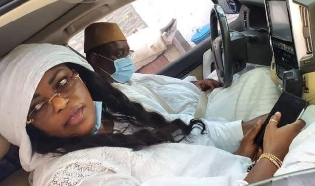 KORITÉ 2020 : Le président Macky Sall au volant, en compagnie de la première dame…LA photo du Jour !