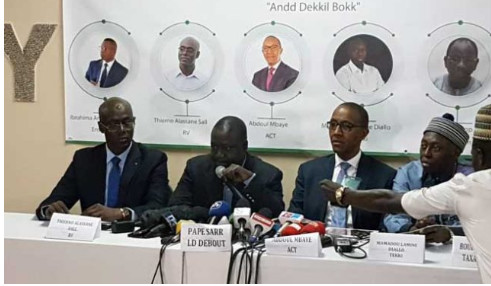 Affaire du « vrai/faux) décret : Le CRD condamne les propos infamants et diffamatoires de « Yakham Mbaye », et compte saisir la justice…. Affaire du « vrai/faux) décret : Le CRD condamne les propos infamants et diffamatoires de « Yakham Mbaye », et compte saisir la justice….