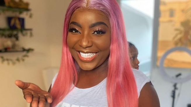 Maman un café avec fait un retour foudroyant avec une tête tout en rose arborée lors de la fête de Korité. Plus belle que jamais avec son teint chocolaté, admirez