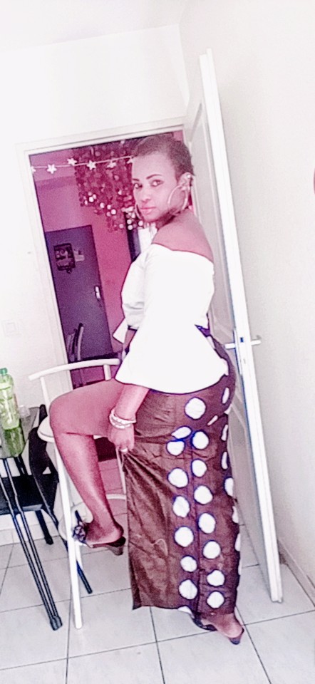 MODE KORITÉ: Madame Maimouna Diallo épouse de l'artiste sénégalais Black Star qui vit en France en toute complicité avec son mari.