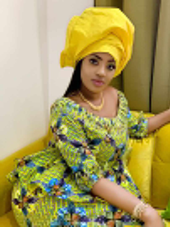 Betty Dia, devenue égérie de plusieurs marques au Sénégal, admirez là dans sa tenue simple. Taille basse bouni moute Betty Dia, devenue égérie de plusieurs marques au Sénégal, admirez là dans sa tenue simple. Taille basse bouni moute