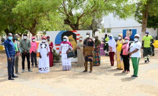 Le Ministre Abdou Karim Fofana arme Kennedy pour la rentrée Le Ministre Abdou Karim Fofana arme Kennedy pour la rentrée