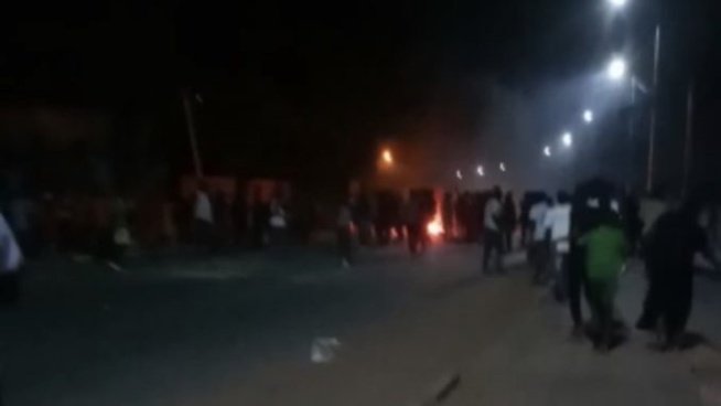 Manifestations contre le couvre-feu : Les jeunes de Ziguinchor ont brûlé des pneus.