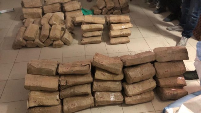 Saisie de 106 kg de drogue à Sandiara par la gendarmerie Saisie de 106 kg de drogue à Sandiara par la gendarmerie