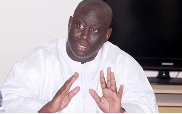 Testé positif au coronavirus: Aliou Sall tient bon et espère être déclaré guéris bientôt Testé positif au coronavirus: Aliou Sall tient bon et espère être déclaré guéris bientôt