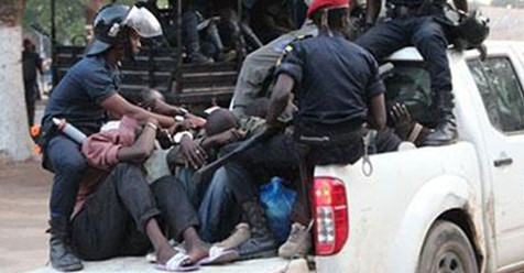 Kolda-Femme décapitée à Saré Diao Soutou : Ousmane Baldé alias Ben Laden arrêté et déféré… Kolda-Femme décapitée à Saré Diao Soutou : Ousmane Baldé alias Ben Laden arrêté et déféré…