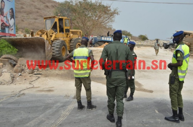 Le DSCOS détruit les installations aux abords du Phare des Mamelles Le DSCOS détruit les installations aux abords du Phare des Mamelles