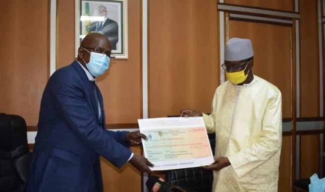 Lutte contre la Covid-19 : La contribution à plusieurs milliards de Francs Cfa d’Aly Ngouille Ndiaye fait le buzz Lutte contre la Covid-19 : La contribution à plusieurs milliards de Francs Cfa d’Aly Ngouille Ndiaye fait le buzz