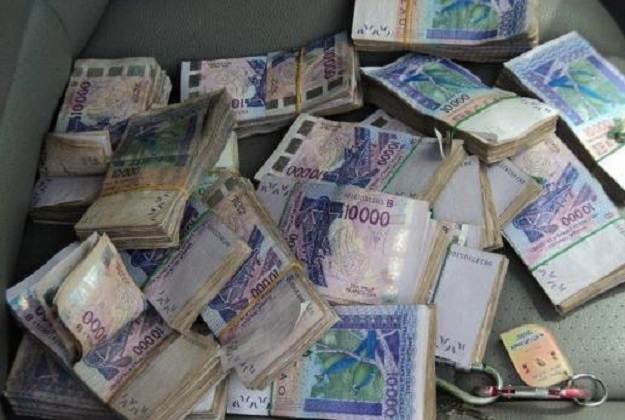 Bamba Diallo détourne plus 34 millions de Ce guide religieux: Serigne Cheikh Tidiane Omar Niass lui réclame 50 millions pour... Bamba Diallo détourne plus 34 millions de Ce guide religieux: Serigne Cheikh Tidiane Omar Niass lui réclame 50 millions pour...
