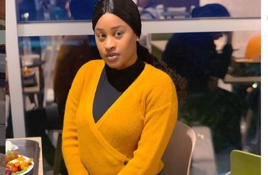 Racky « MDHM » met en garde les garçons “bayilén dima woo…” (Vidéo) Racky « MDHM » met en garde les garçons “bayilén dima woo…” (Vidéo)