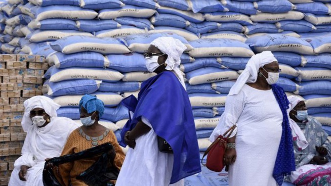 Covid-19 : Épicentre de la maladie, la ville de Dakar masque les populations et …. Covid-19 : Épicentre de la maladie, la ville de Dakar masque les populations et ….