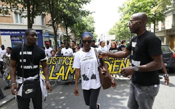 Treize ans après la mort de Lamine Dieng, l’Etat français passe un accord à l’amiable avec sa famille Treize ans après la mort de Lamine Dieng, l’Etat français passe un accord à l’amiable avec sa famille