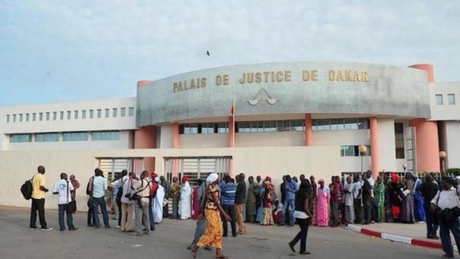 Tribunal de Dakar : Un magistrat, un greffier et un agent de sécurité testés positifs au COVID-19 Tribunal de Dakar : Un magistrat, un greffier et un agent de sécurité testés positifs au COVID-19