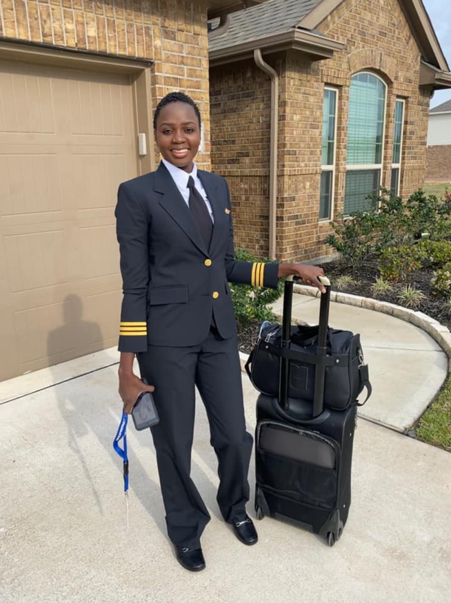 Khady Djibril Ndiaye, pilote de ligne: «J’ai piloté un avion avant de conduire une voiture» Khady Djibril Ndiaye, pilote de ligne: «J’ai piloté un avion avant de conduire une voiture»