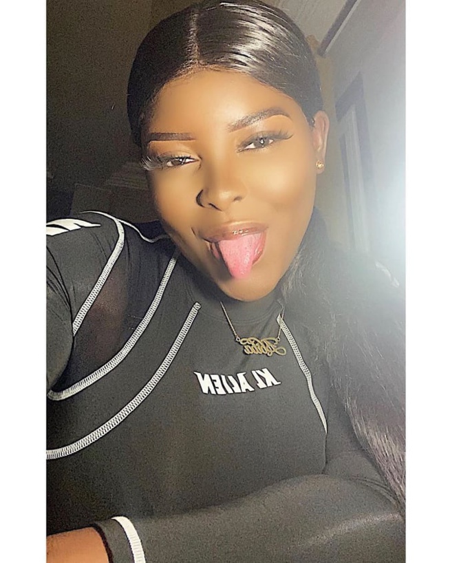 Après son look sophistiqué et bigarré, Abiba rectifie le tir Après son look sophistiqué et bigarré, Abiba rectifie le tir