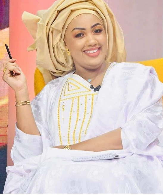 Photos- Vos stars en boubou traditionnel. Appréciez ! Photos- Vos stars en boubou traditionnel. Appréciez !