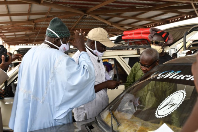 Le Cercle des photographes professionnels dote la gare routiére des Baux Maraichers Le Cercle des photographes professionnels dote la gare routiére des Baux Maraichers