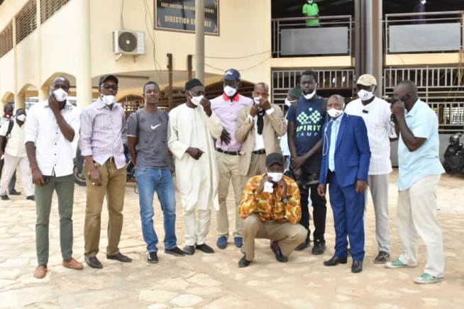 Le Cercle des photographes professionnels dote la gare routiére des Baux Maraichers Le Cercle des photographes professionnels dote la gare routiére des Baux Maraichers