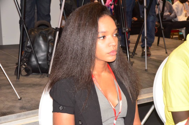 Penda de la série idole rayonnante expose sa beauté fatale